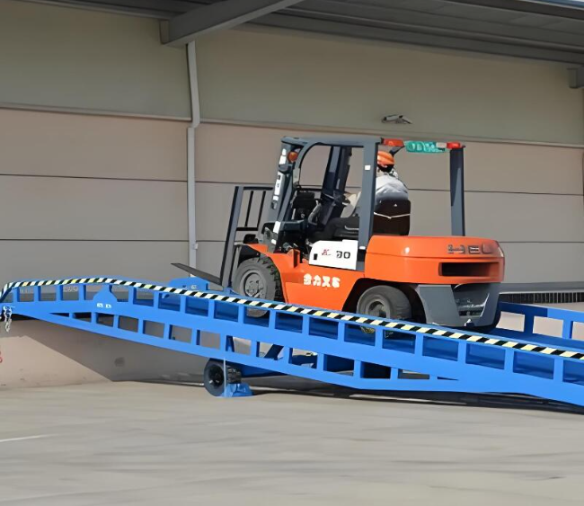 张家川移动式卸货平台（叉车用）